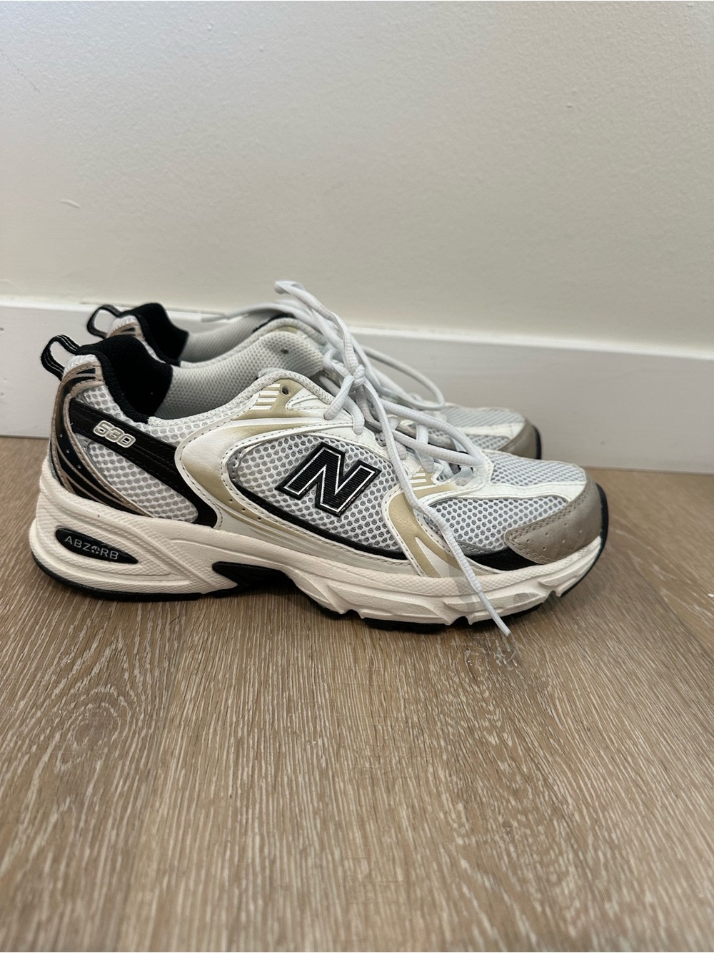 New Balance 530 Low-Top Sneakers in White, Gold, Black